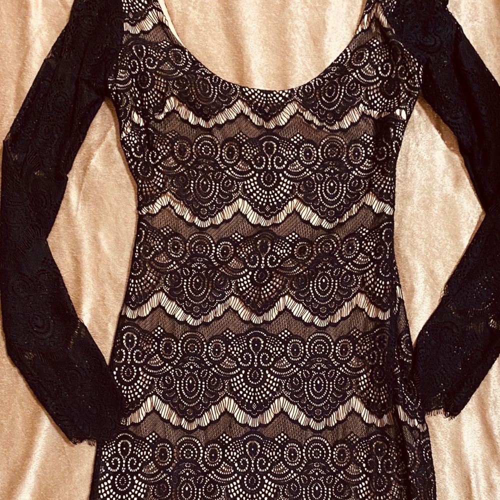 🖤Beautiful lace Bebe dress🖤